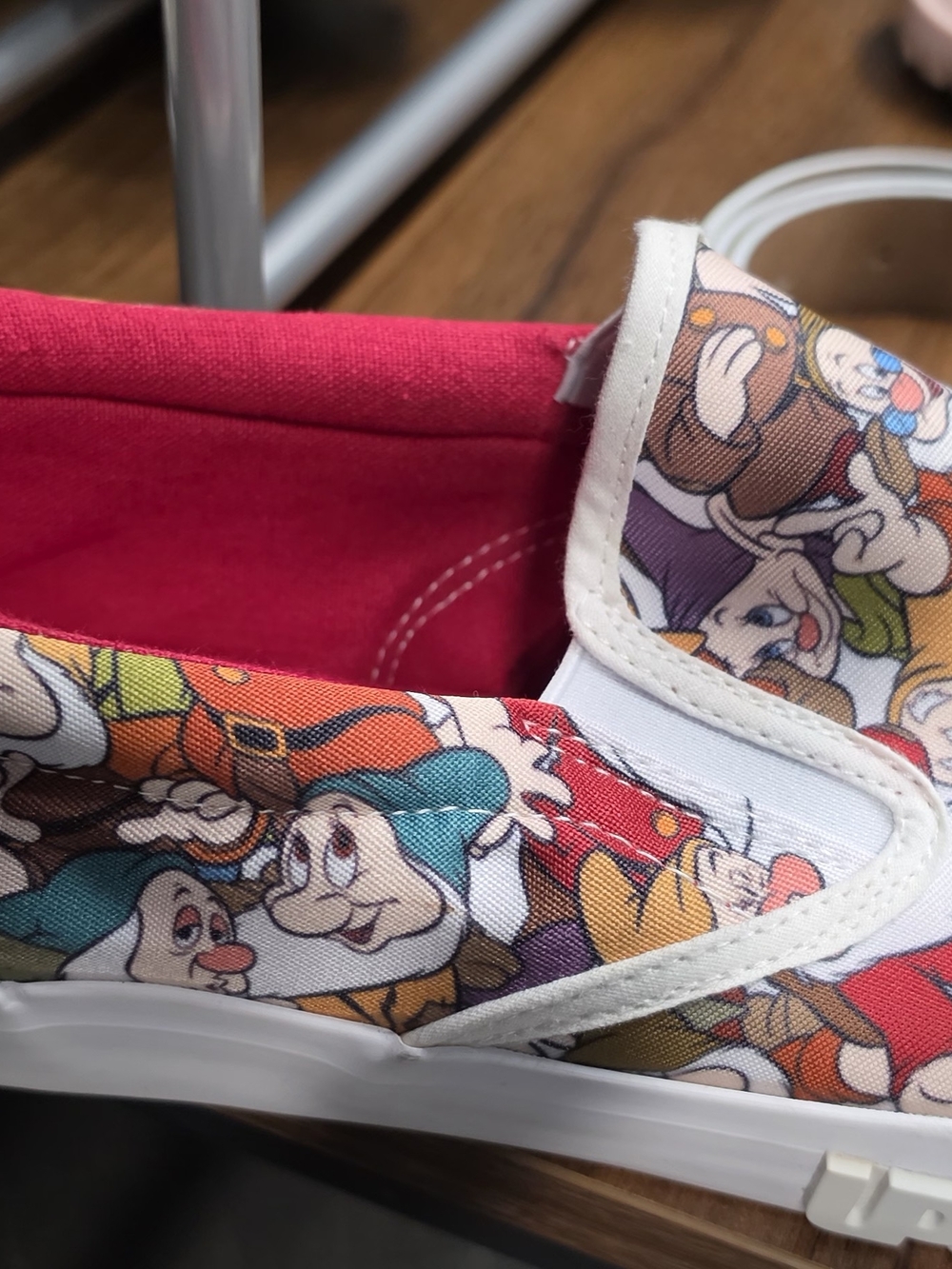Ground Up NWT Disney's Snow White & the Seven Dwarfs Slip On Sneakers